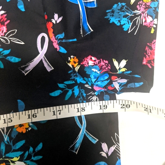 Cherokee Medical Uniforms Hopeful Bouquets Scrub Top - Picture 4 of 6